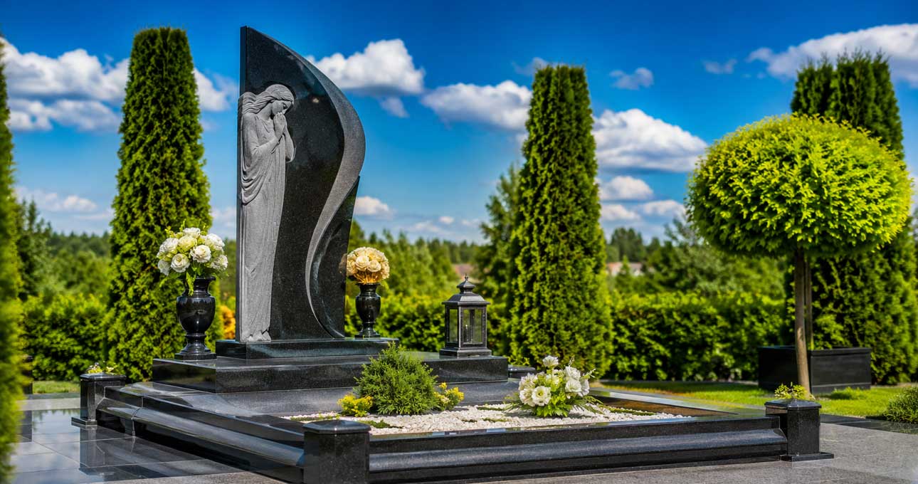 Елітні меморіальні комплекси з базальту та граніту під замовлення Елітні меморіальні комплекси з базальту та граніту під замовлення